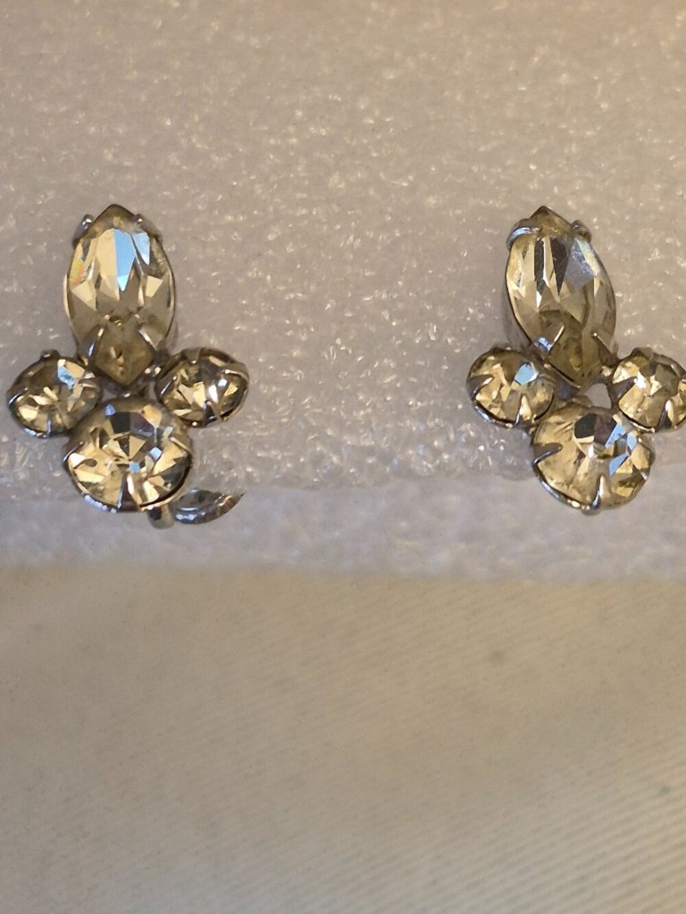 Vintage Mid-Century Clear Rhinestone Screw-Back Earrings 1940 - 50s